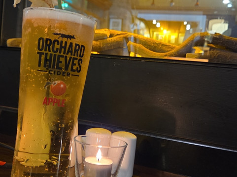 拉辛伍兹酒店主图