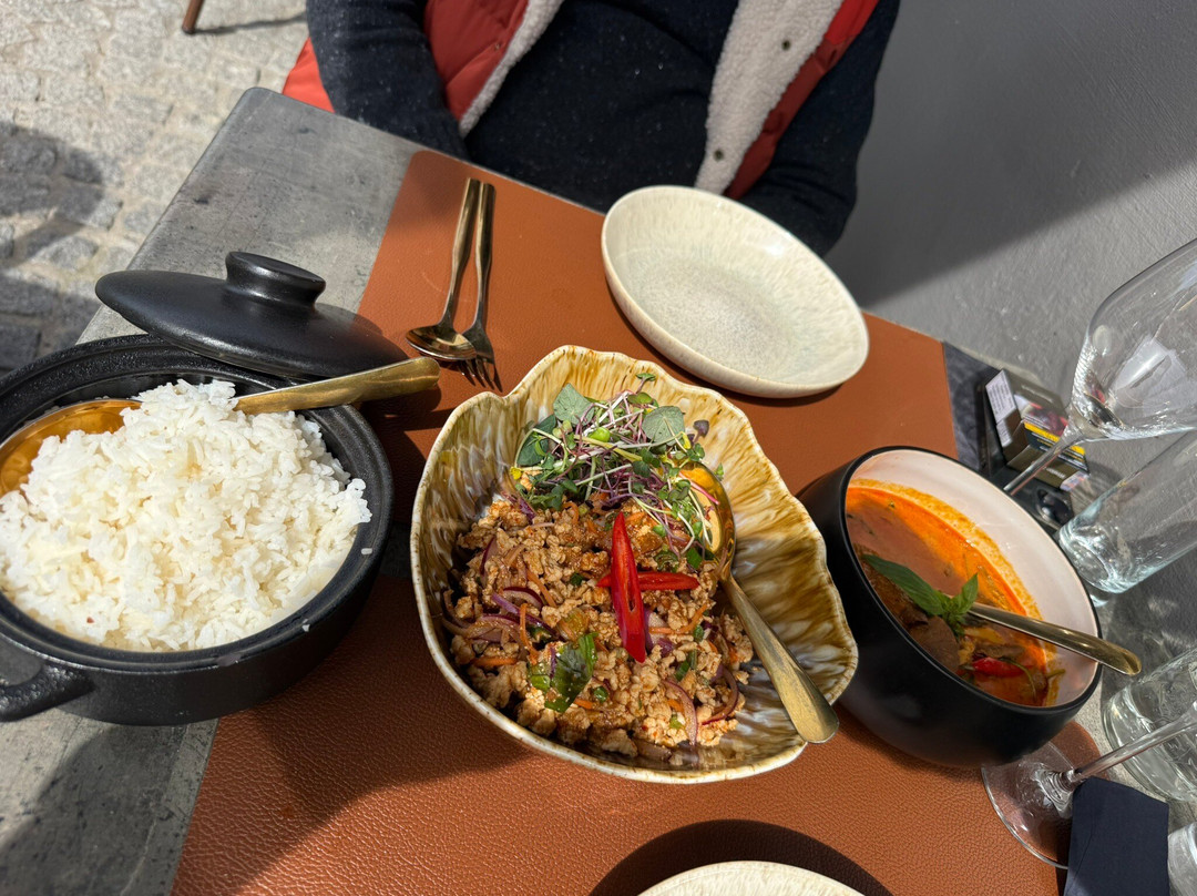 Arrom Thai