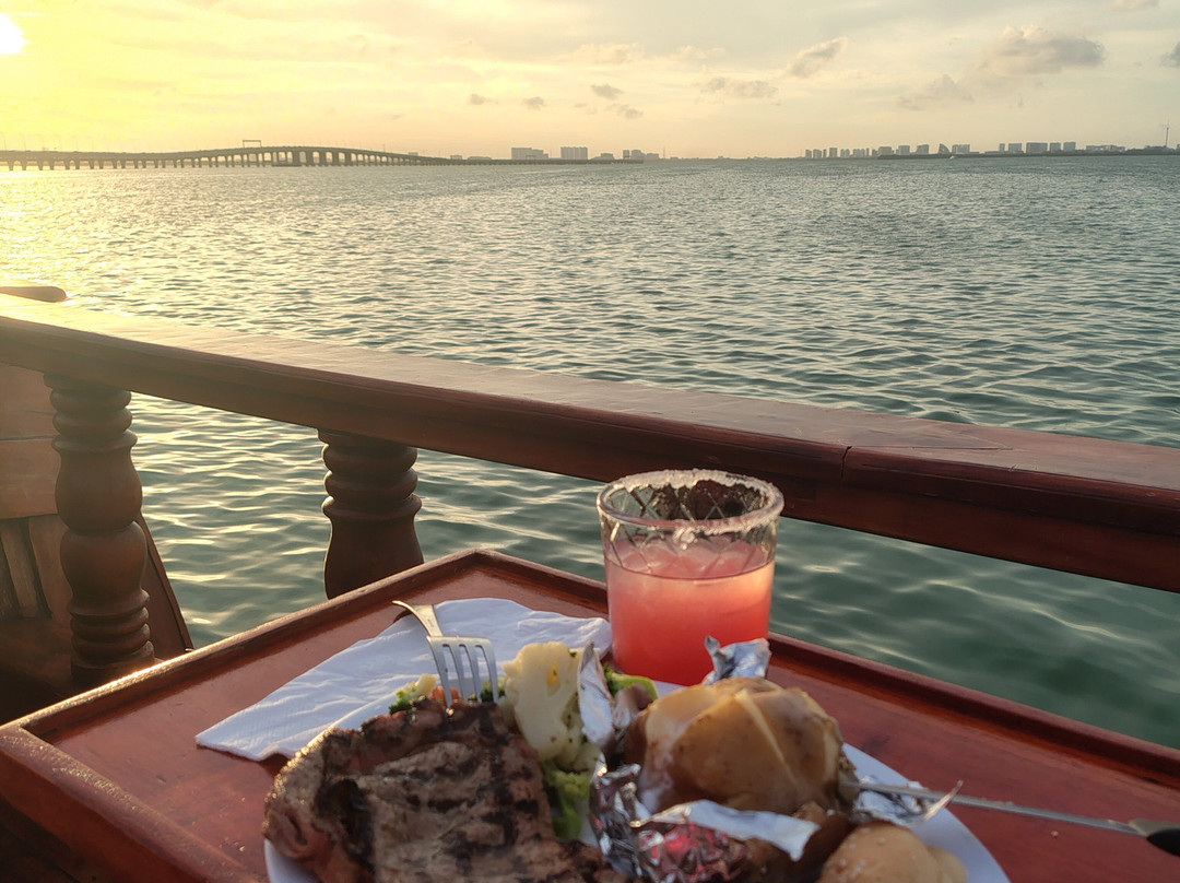 Columbus The Romantic Dinner Cruise-坎昆必去景点