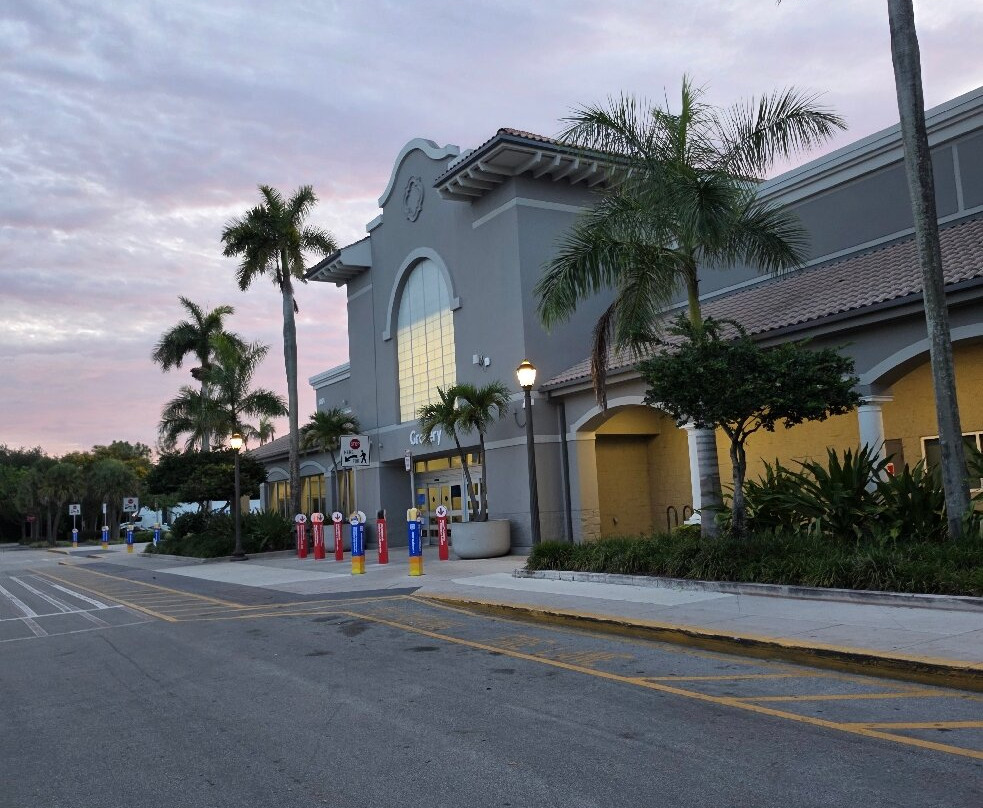 Walmart Supercenter-科勒尔斯普林斯必去景点