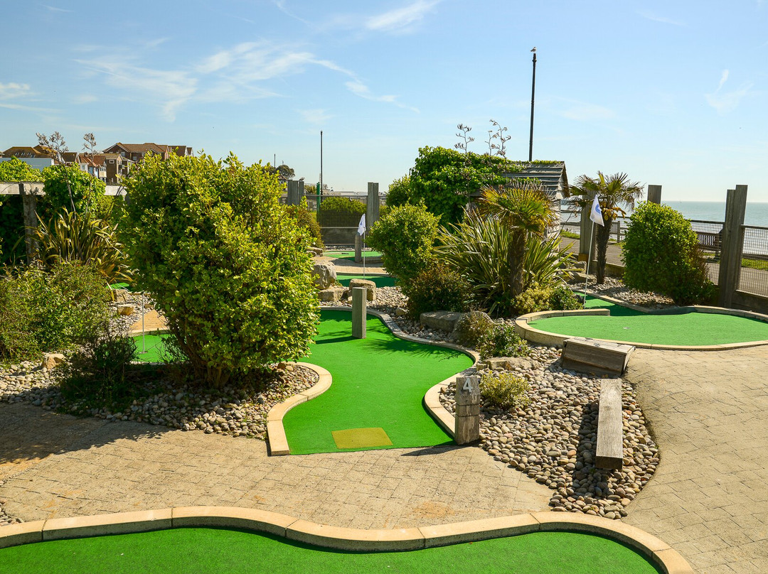 Greensward Adventure Golf-滨海克拉克顿必去景点