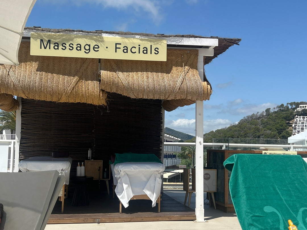 Massage Beach Ibiza-博萨海滩必去景点