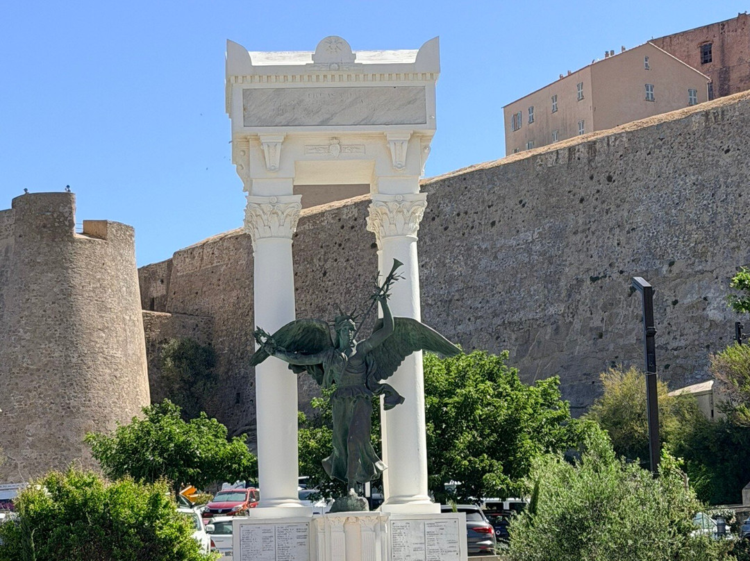 Monument aux Morts-卡尔维必去景点