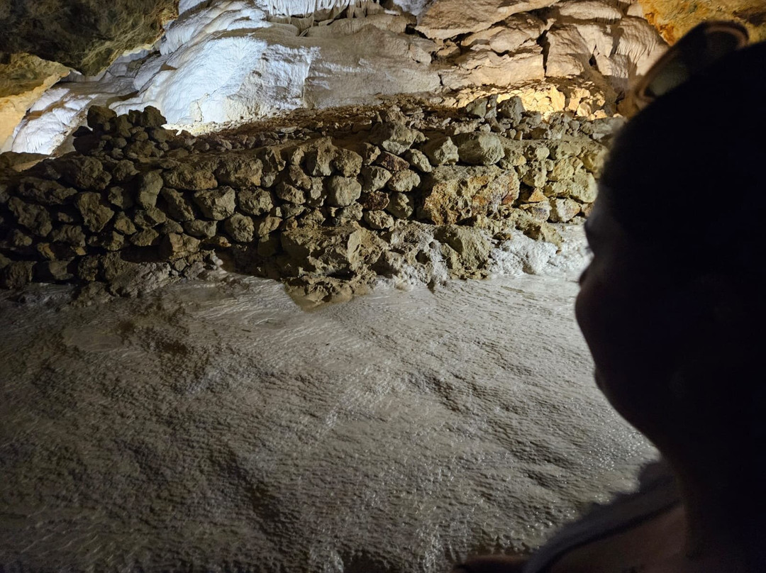 Les Grottes Petrifiantes-Savonnieres必去景点