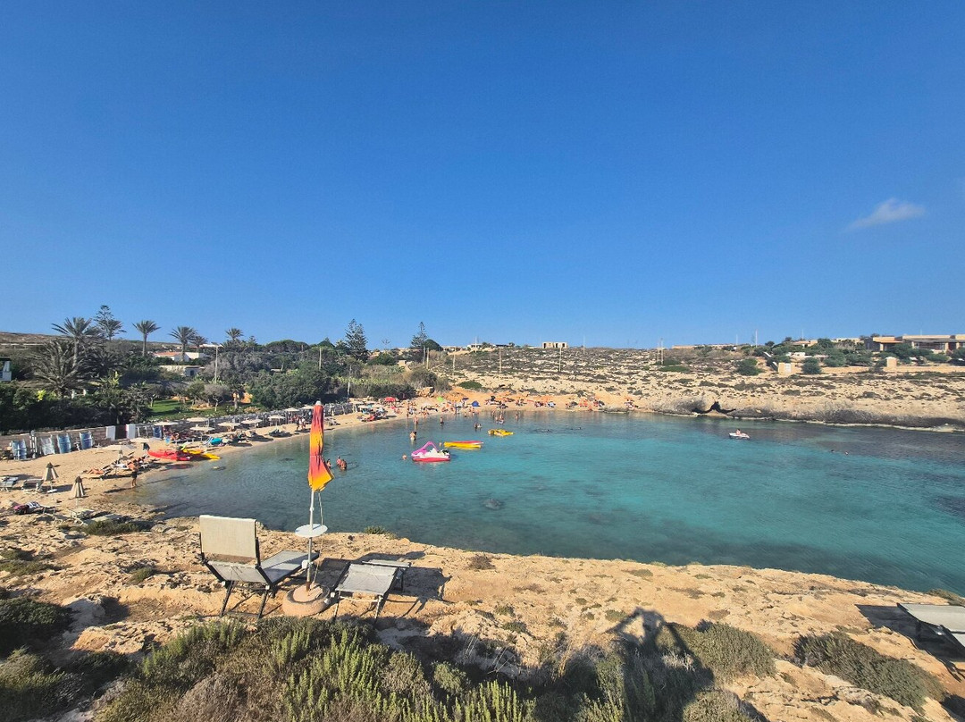 Spiaggia Cala Francese-兰佩杜萨必去景点