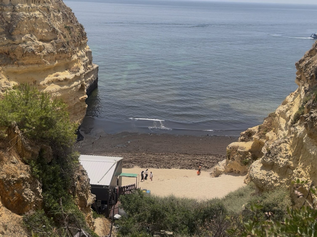 Praia da Marinha-Caramujeira必去景点