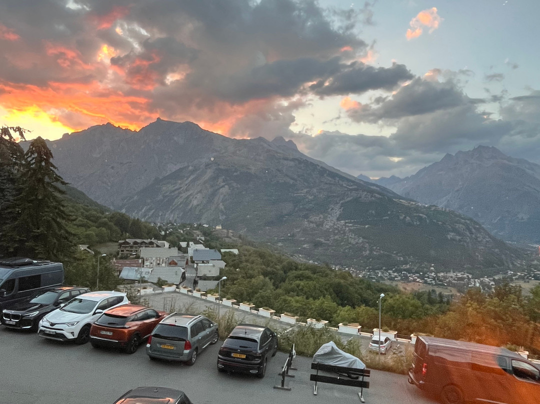 圣罗西山林酒店主图