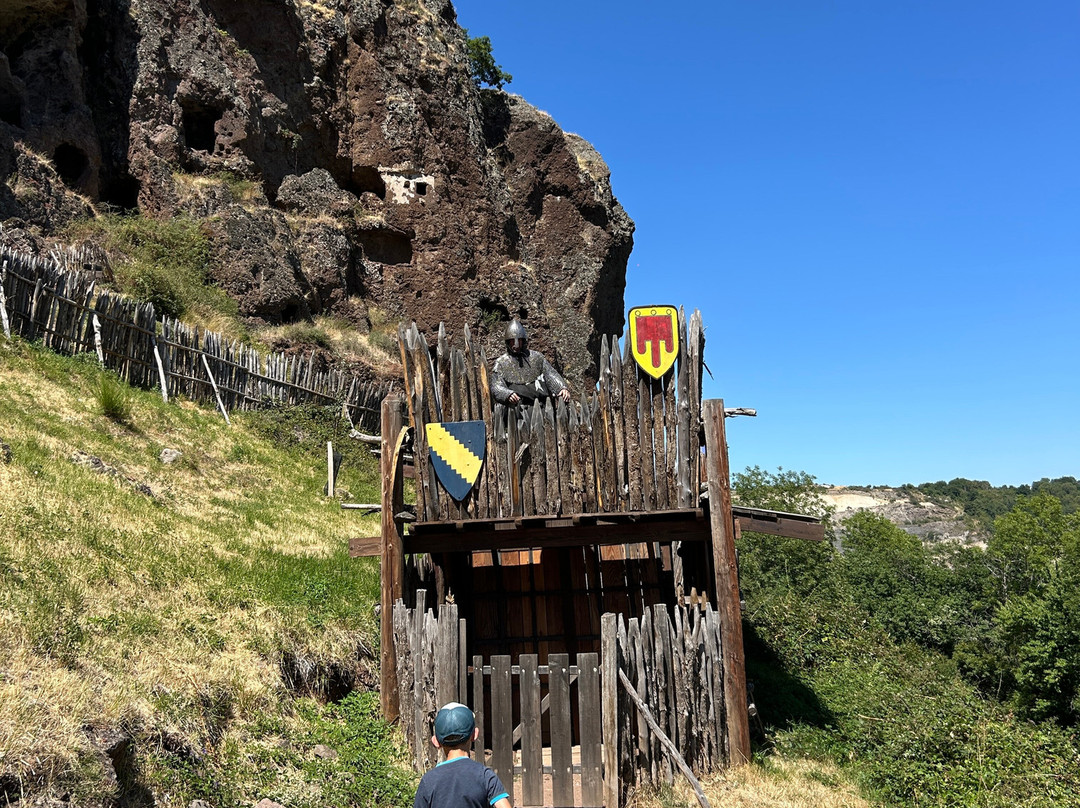 Site Troglodyte de Jonas - Forteresse médiévale et chapelle romane-Saint-Pierre-Colamine必去景点