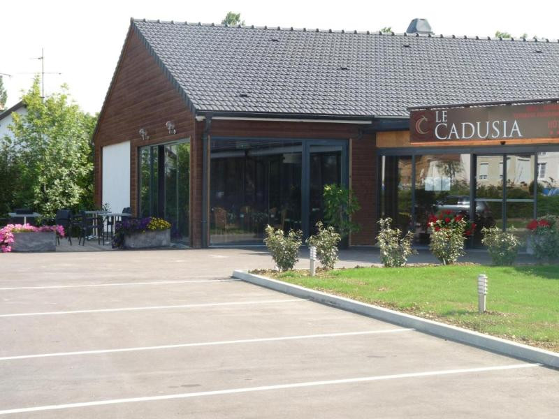 Bernon酒店住宿-Logis Hôtel le Cadusia