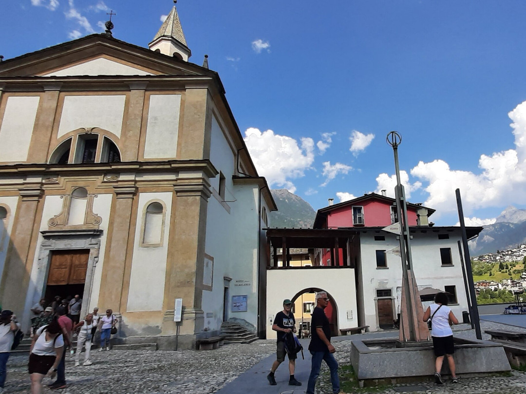 Parrocchia dei Santi Giacomo e Filippo-Chiesa In Valmalenco必去景点