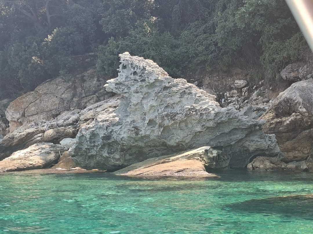 Les Hirondelles-Agios Ioannis必去景点