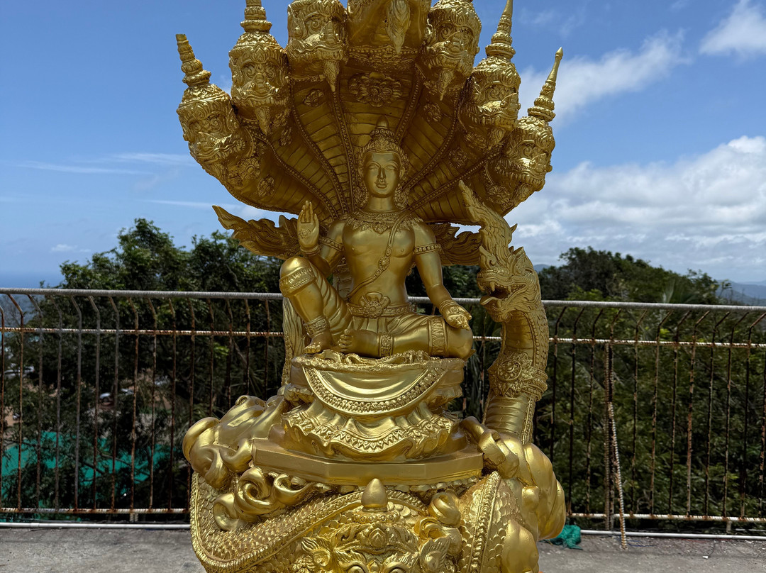 普吉岛城市观光： 普吉岛老城区查龙寺著名景点-普吉岛必去景点