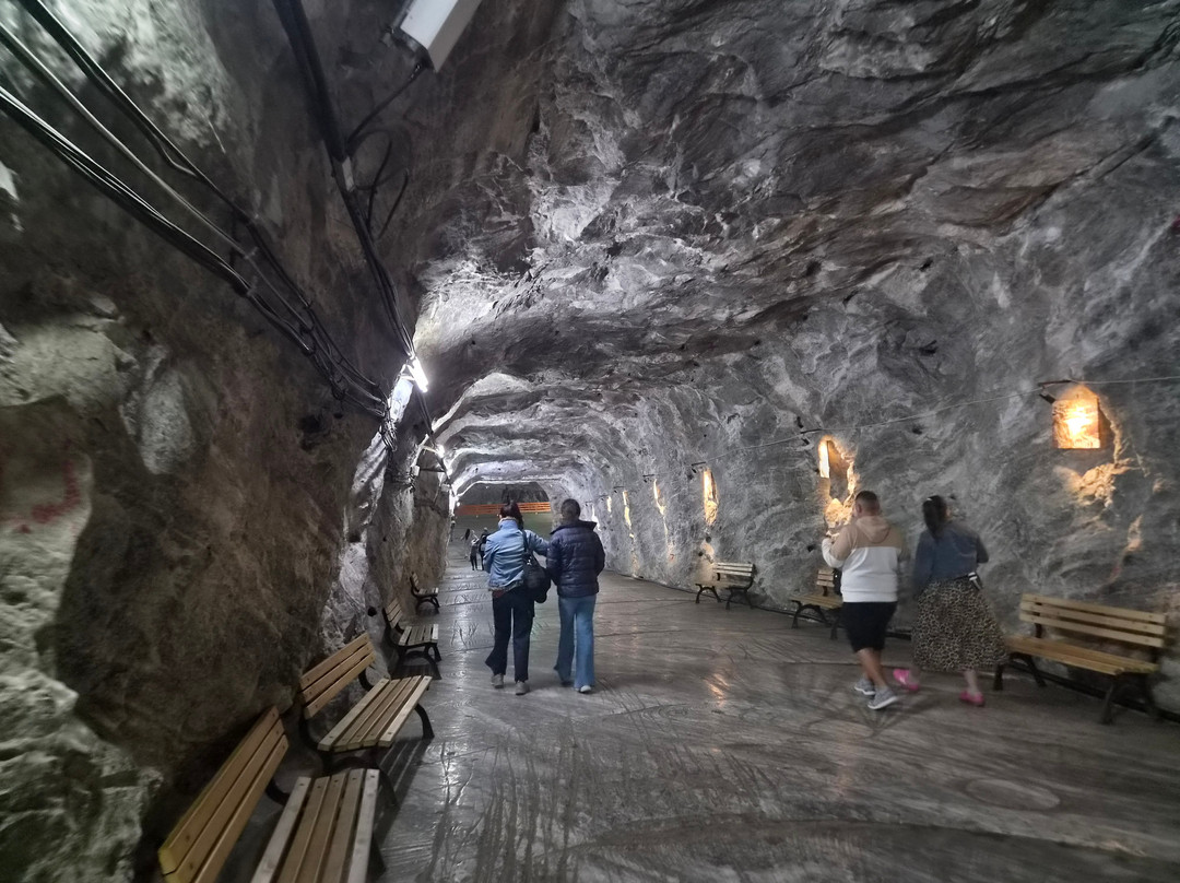 Unirea Salt Mine-斯勒尼克必去景点