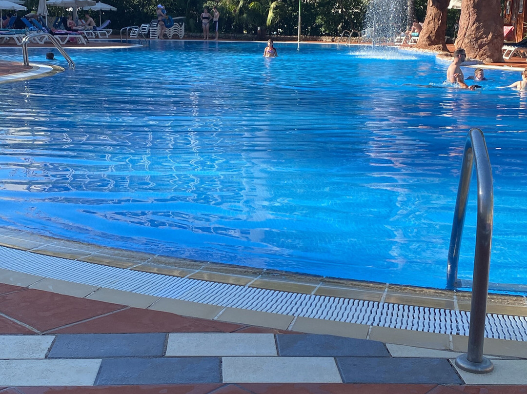 H10萨鲁皇宫酒店主图