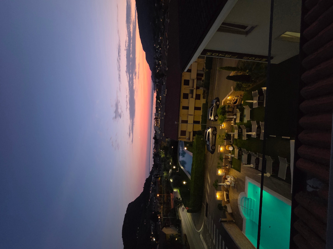 加尔达伊登酒店主图