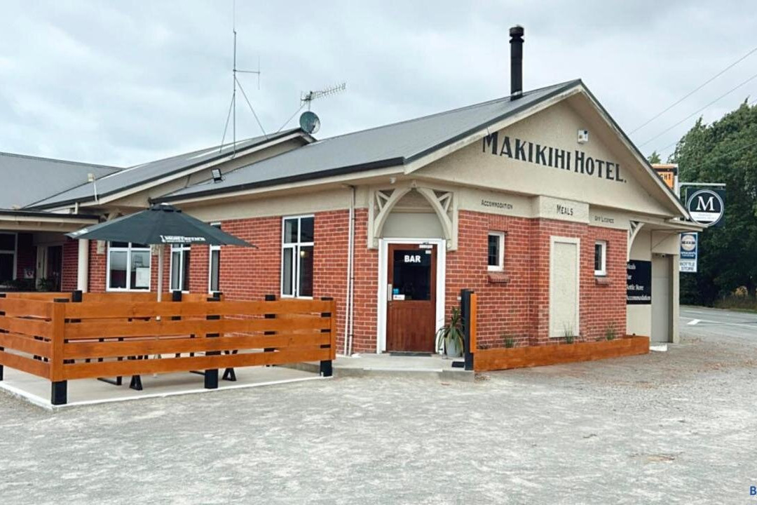 Makikihi Country Hotel