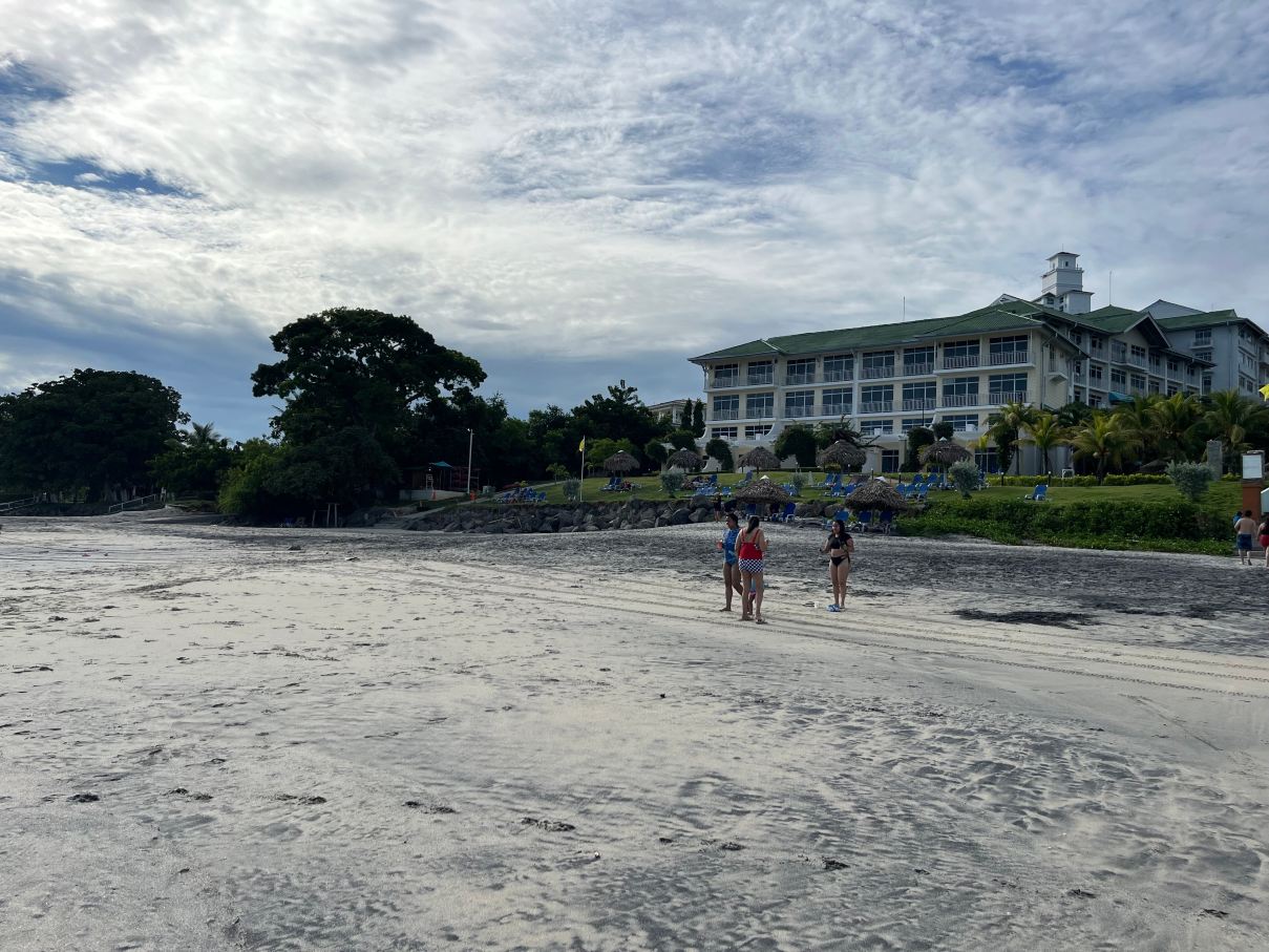 比豪喜来登海滩渡假村 - 全包-旅行者
