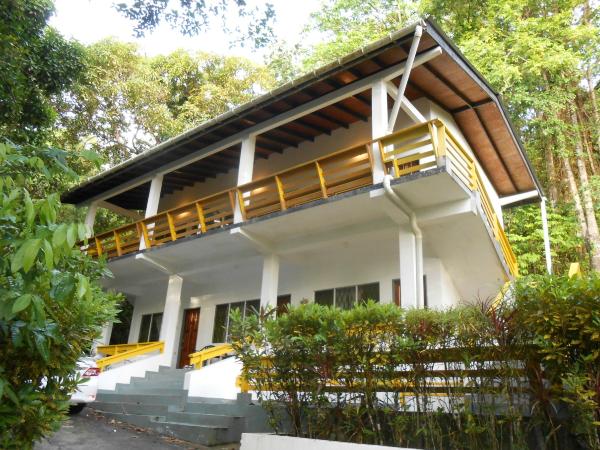 Blanchisseuse Beach Resort and Laguna Nature Lodge-浴室