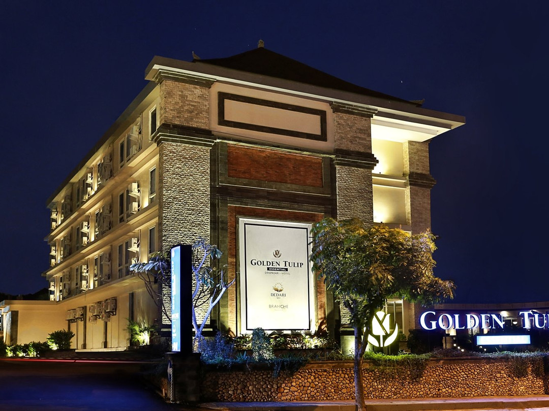 登巴萨金色郁金香基本酒店主图