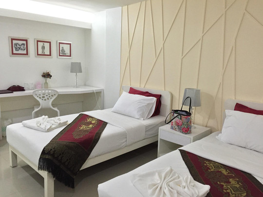 Cabbages & Condoms Inn