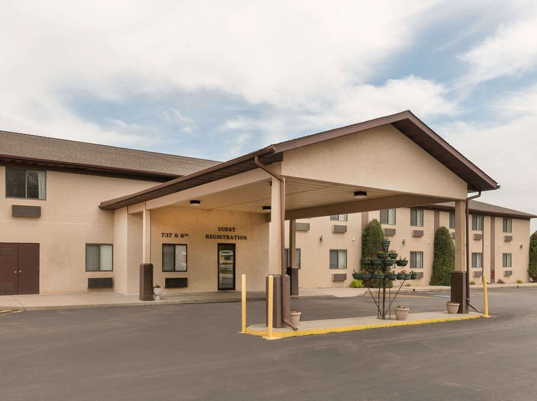 Oral酒店住宿-Baymont by Wyndham Hot Springs