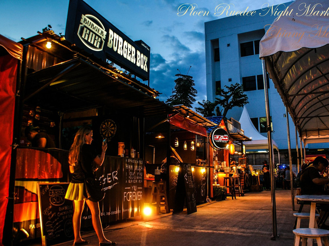 Ploen Ruedee Night Market景点图片