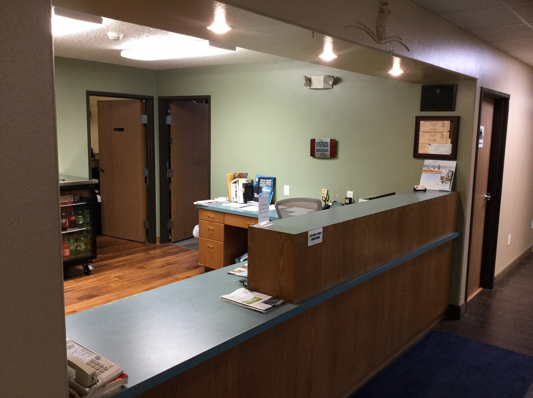 Super 8 by Wyndham Bottineau