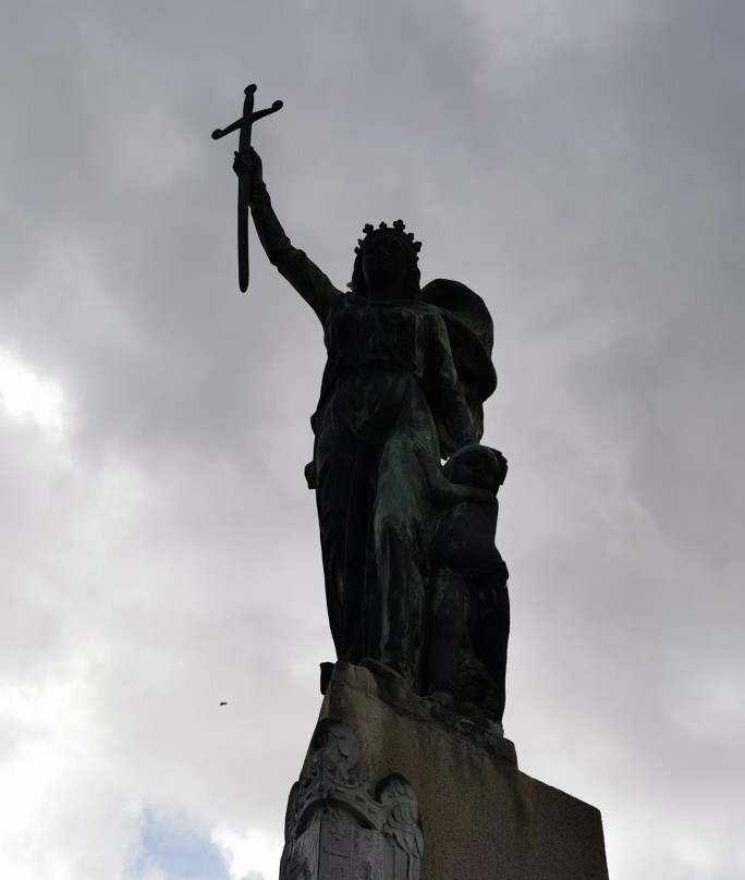 Estatua de Isabel La Católica-梅利利亚必去景点