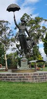Mary Poppins Statue-鲍勒尔必去景点