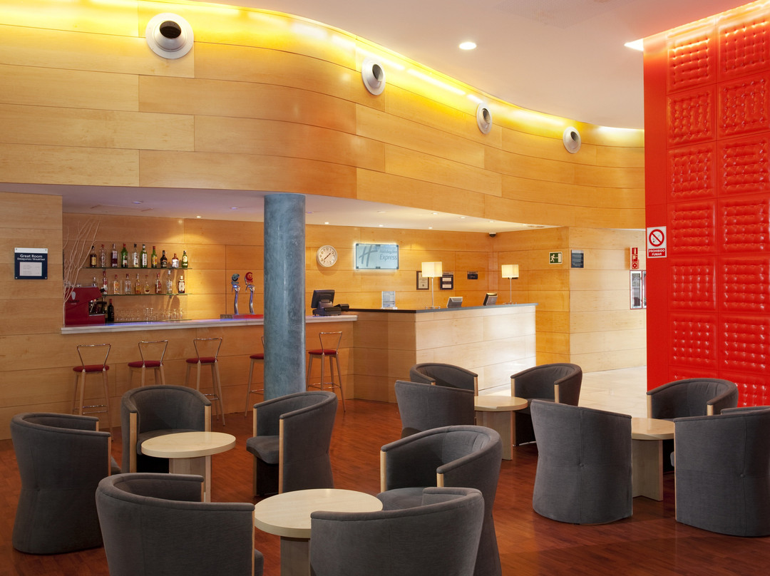 莫林斯德雷快捷假日酒店主图