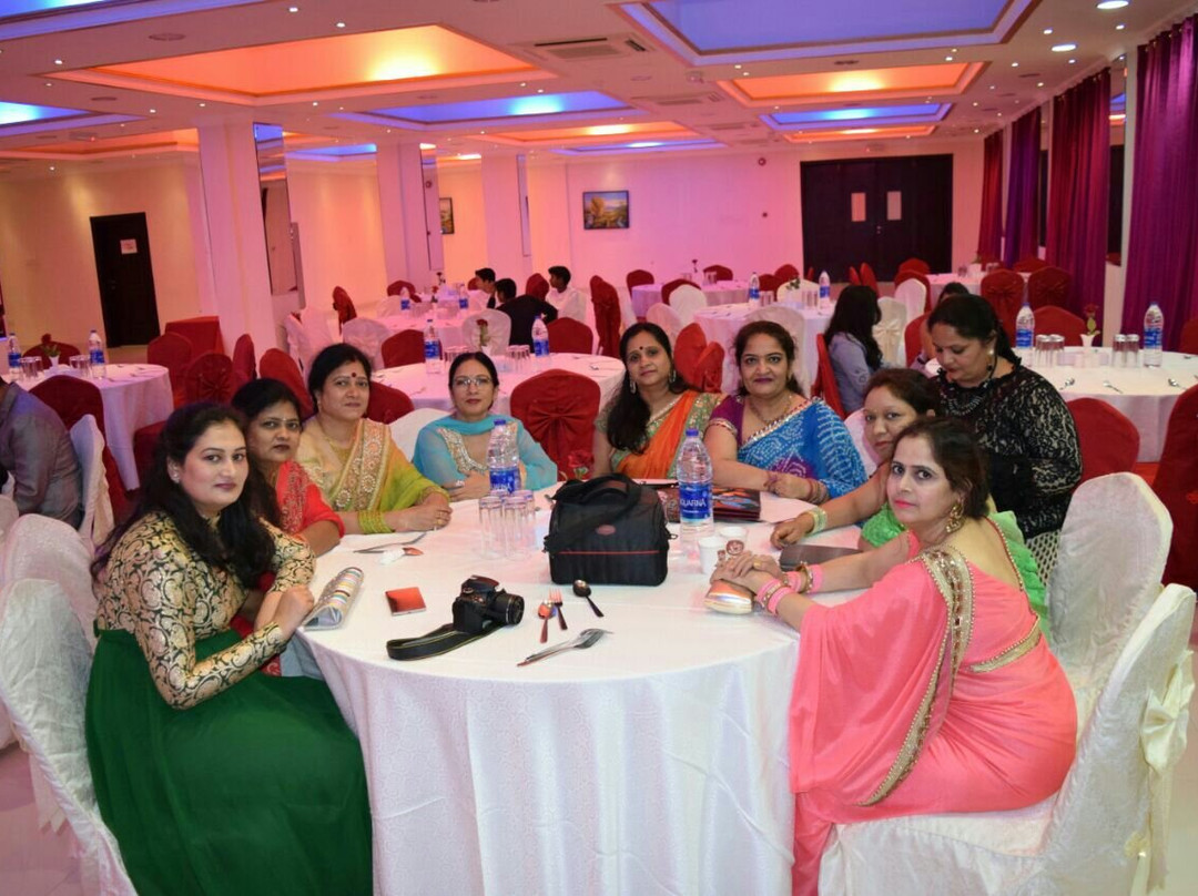 Royal Gardens Hotel主图