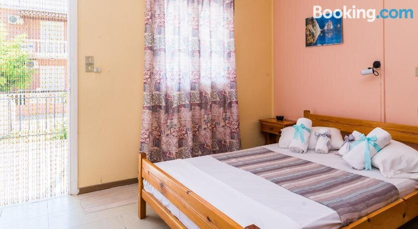 Roussa’s Studios and Apartments主图