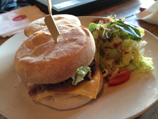 Maan Coffee, Waffle and Toast