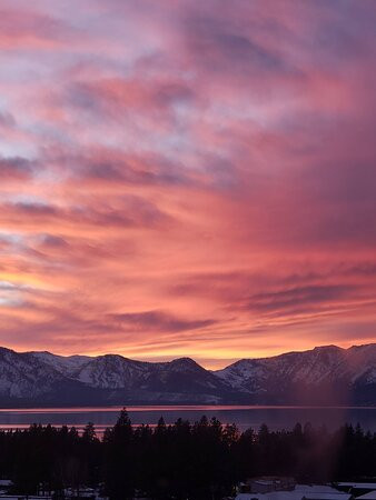 塔霍哈拉斯湖酒店主图
