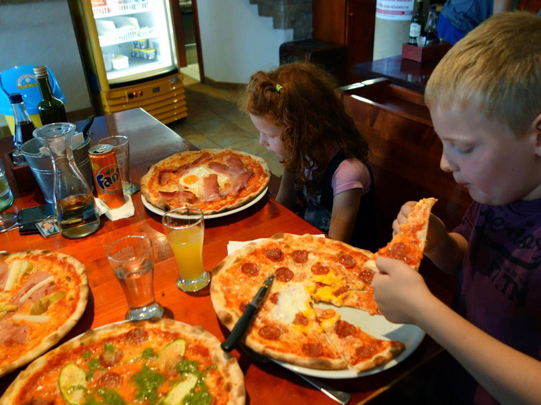 Vilpiano餐馆和美食-Pizzeria Central