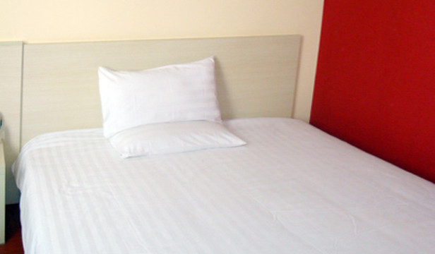 青岛汉庭延安三路芝泉路地铁站酒店主图