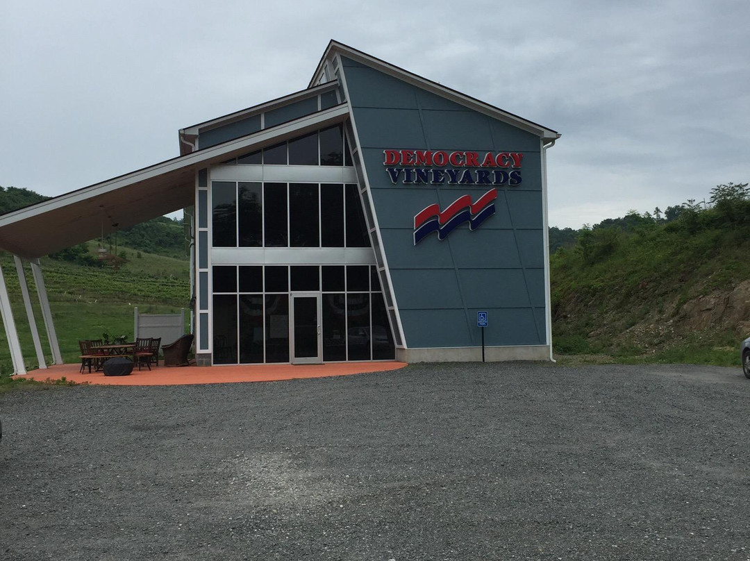 Lovingston旅游景点-Democracy Vineyard