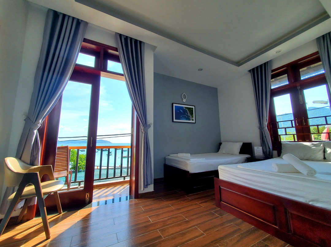 Monkey restaurant & bar