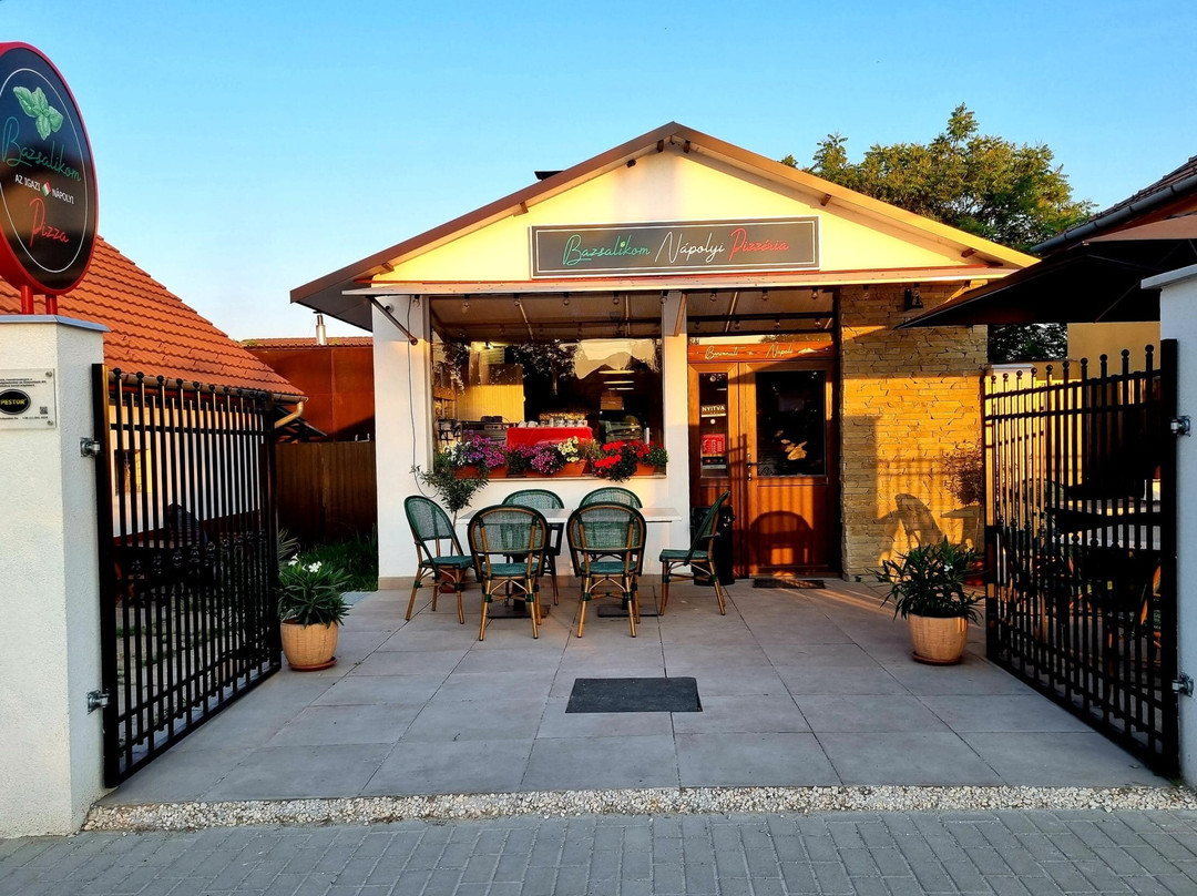 Bazsalikom Nápolyi Pizzéria