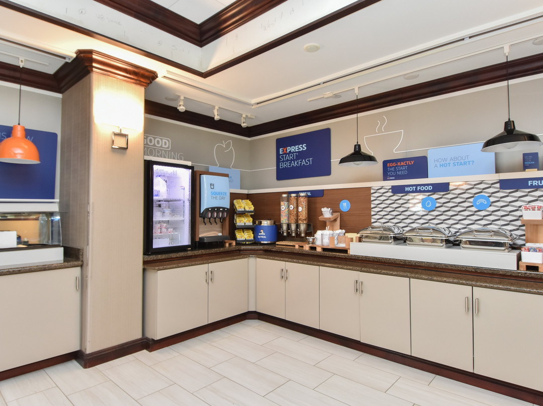 Holiday Inn Express & Suites Springfield-Medical District by IHG主图