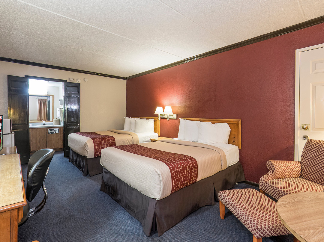 Red Roof Inn Uhrichsville主图