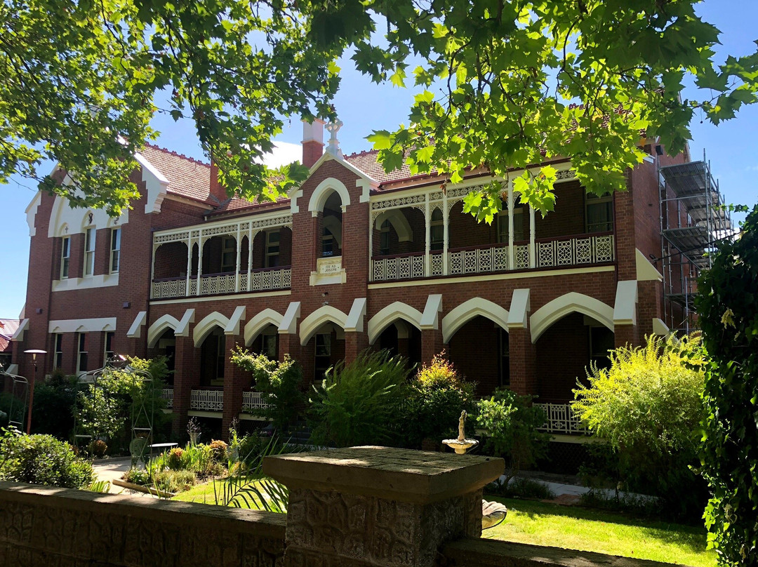 旧修道院酒店主图