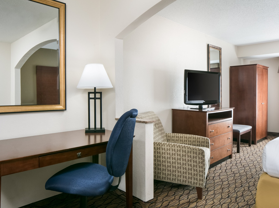Holiday Inn Express & Suites Clinton By IHG主图