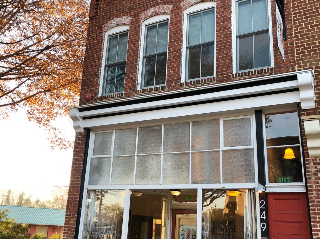 Suites at 249主图