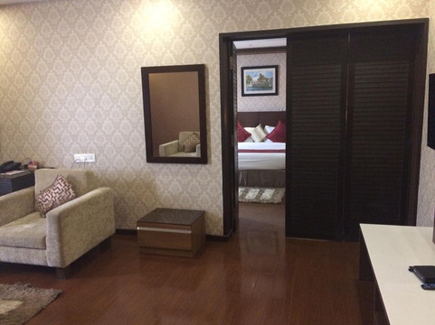 鲁奇王子酒店主图