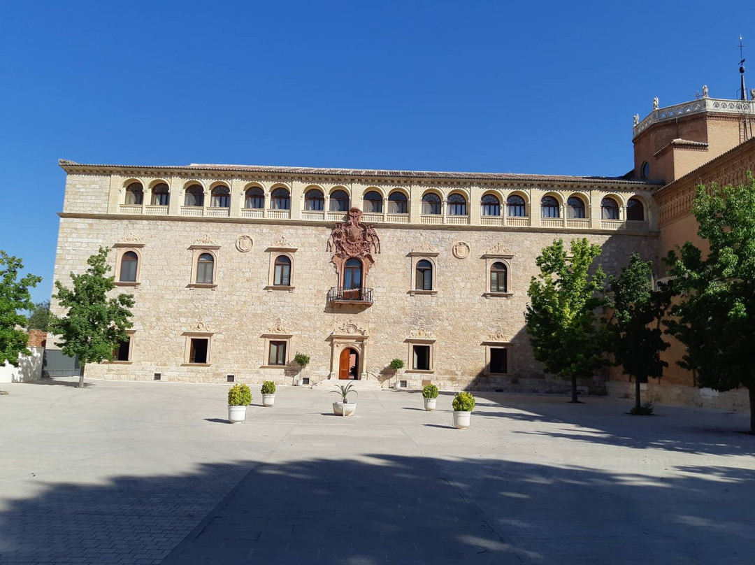 Archbishop Palace-阿尔卡拉-德-哈纳雷斯必去景点