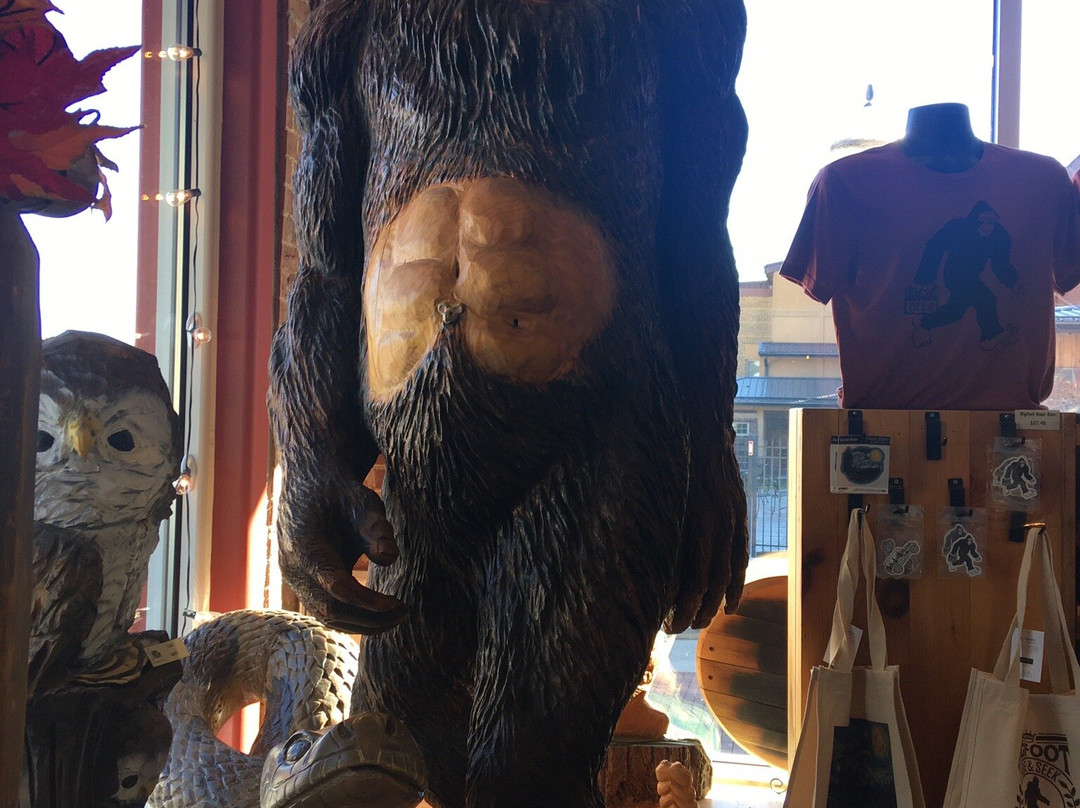 Bear Hollow Wood Carvers-French Lick必去景点