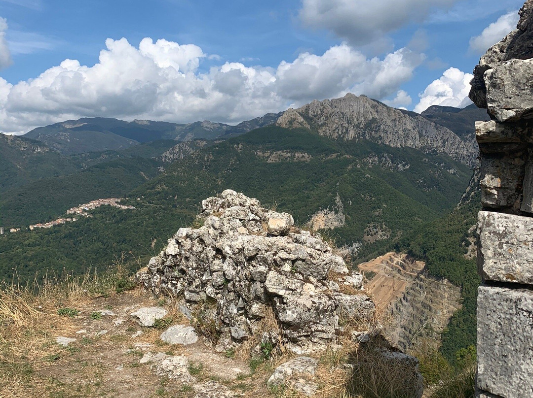 Rocca di Lucchio-Bagni di Lucca必去景点