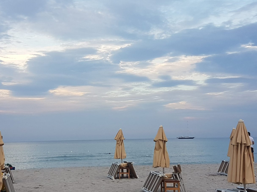 Stabilimento Balneare L'Isola Rossa-Capo Comino必去景点