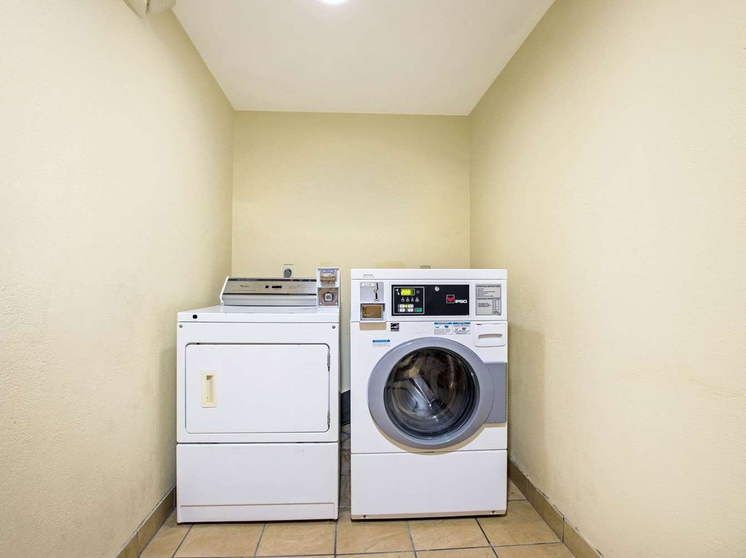 La Quinta Inn & Suites By Wyndham Salina主图